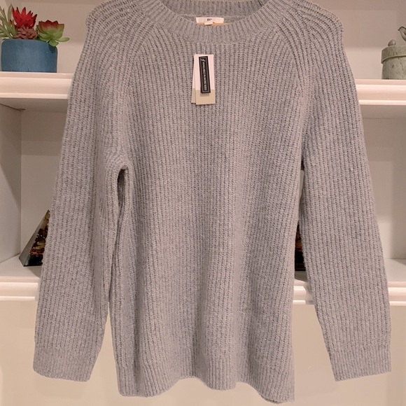 Woman’s sweater.#178 - Picture 11 of 11